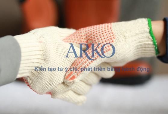 Khi găng chấm hạt PVC được giữ gìn bền lâu, các hạt PVC vẫn bám chắc trên bề mặt, giúp tăng độ ma sát đáng kể