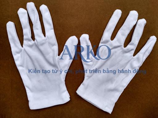 Vì sao găng tay vải mỏng là lựa chọn hàng đầu trong mùa hè? 1 găng tay vải mỏng thoáng mát được nhiều người ưa chuộng