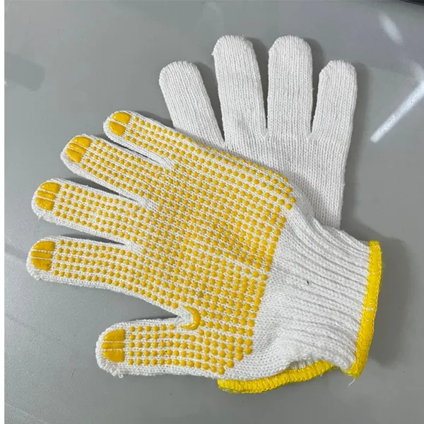 găng tay sợi 45g chấm hạt nhựa là dòng sản phẩm được sử dụng phổ biến nhờ giá thành hợp lý và tính ứng dụng cao