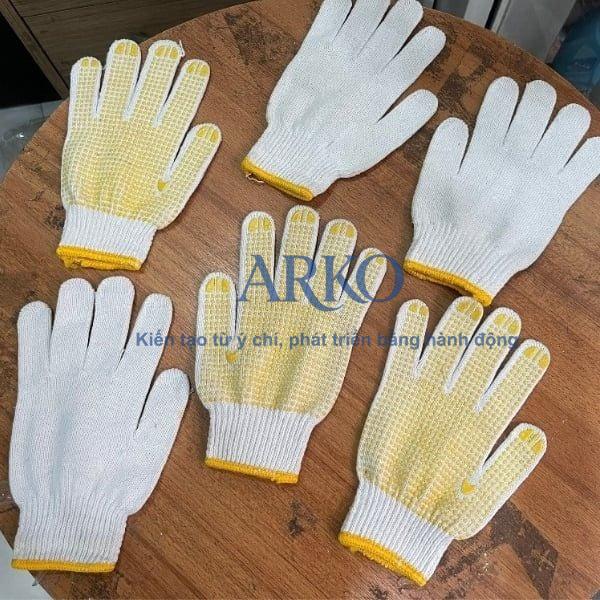 Lợi ích thực tế khi sử dụng găng tay len chống trơn trượt